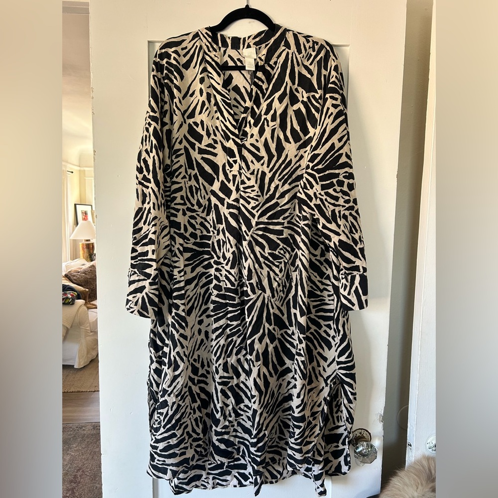 H&M Monochrome Abstract Long Sleeve Dress